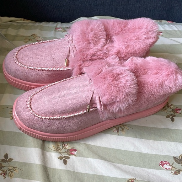 Shoes - New pink furry shoes